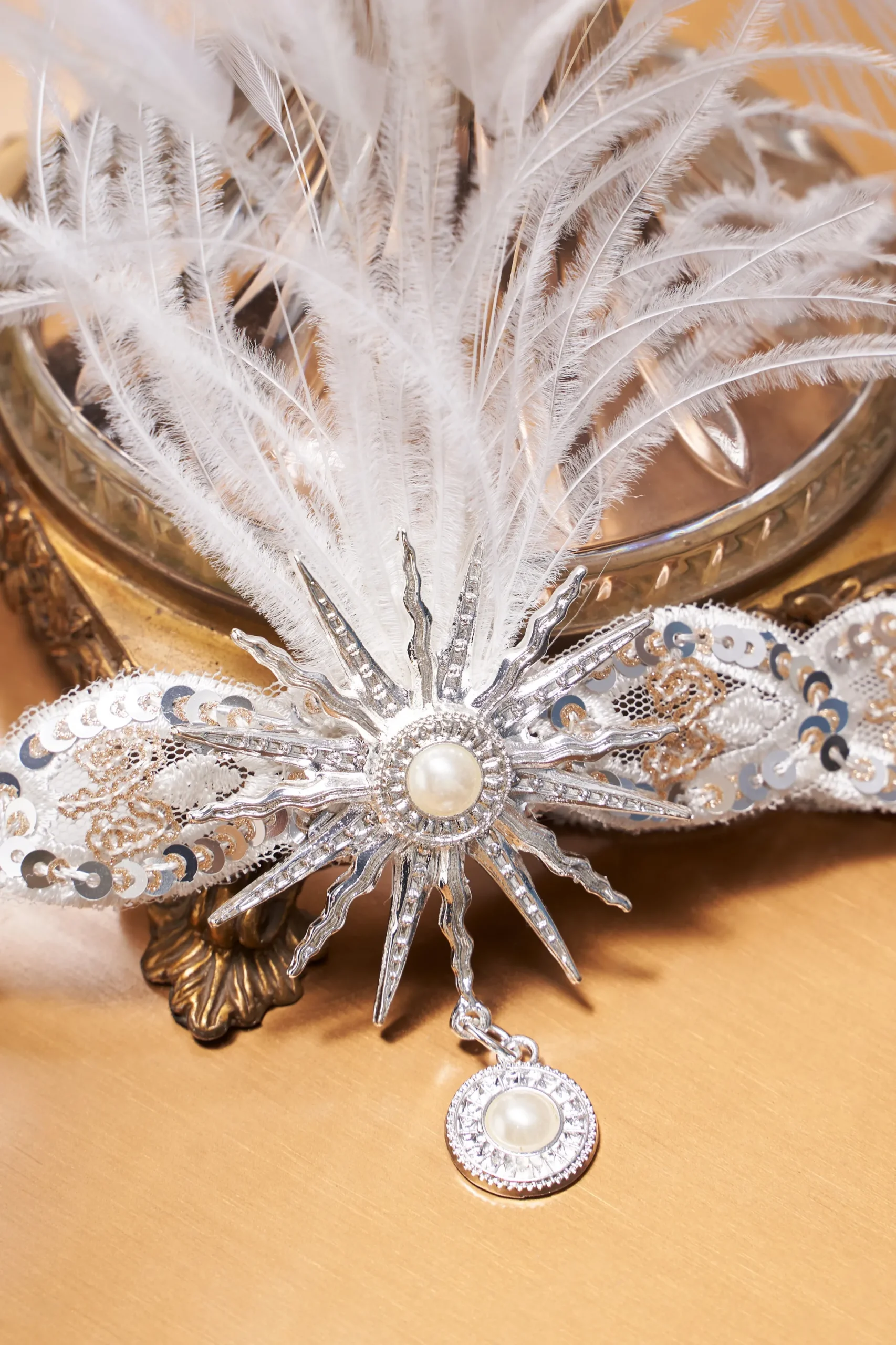 BABEYOND Feather | Feather<Pearl Studded Sequin Feather Headpiece